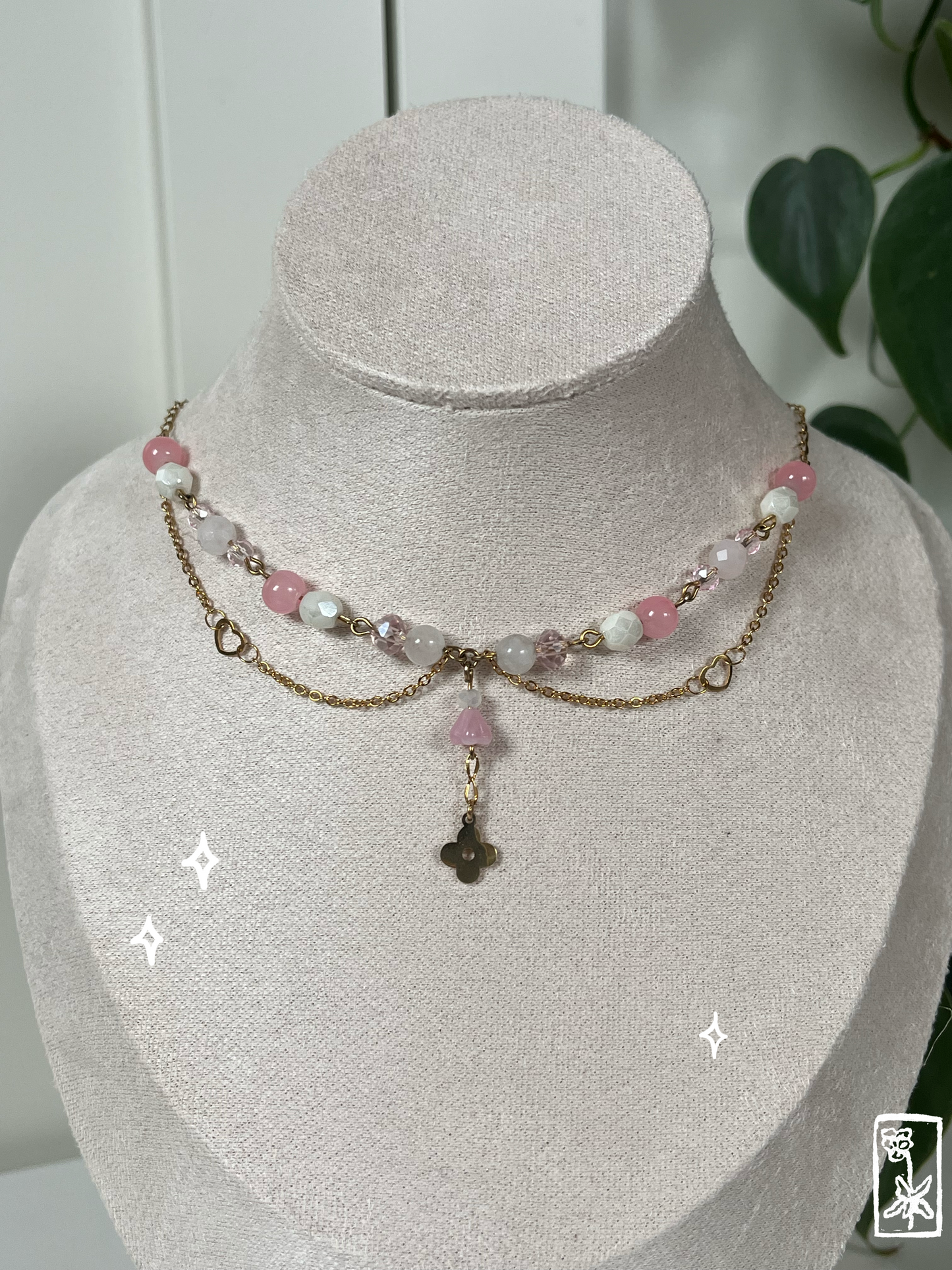 Verträumte Kette mit Blumen- und Herz-Elementen đ