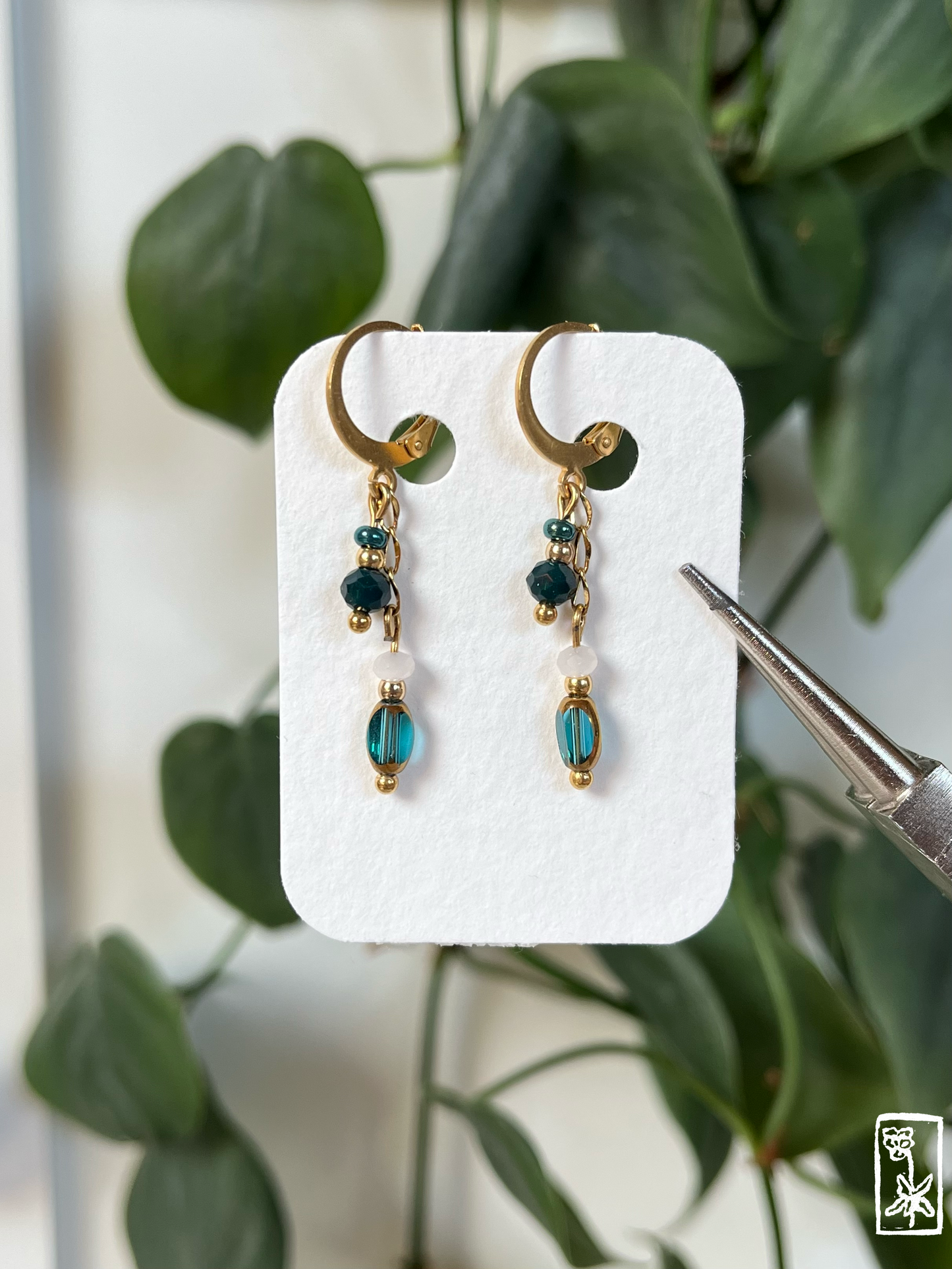 Ohrringe mit türkisen Glasperlen