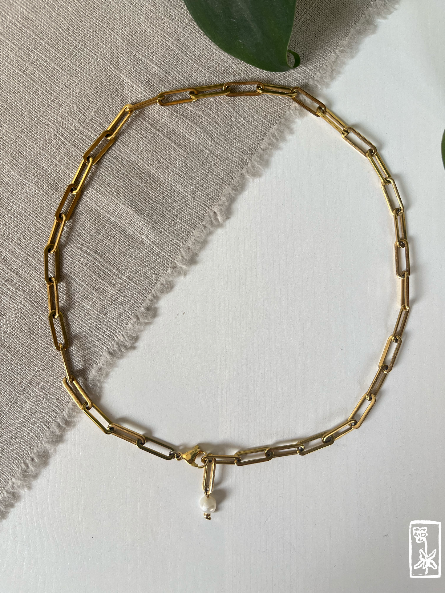 Goldene Edelstahlkette mit Süßwasserperle