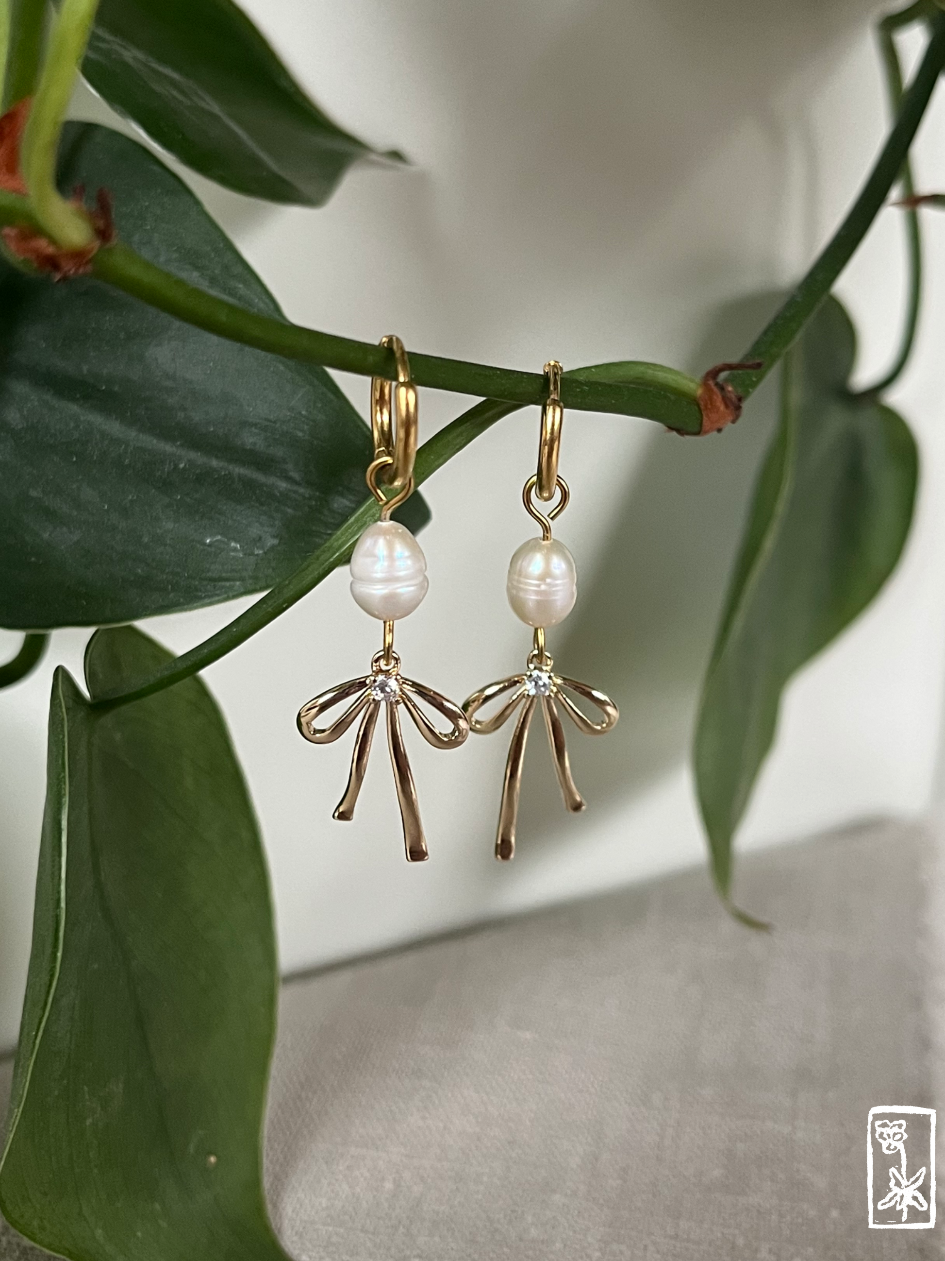 Schleifchen Ohrringe mit Süßwasser-Perlen 🎀