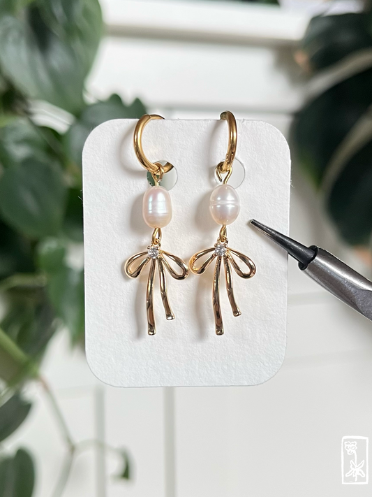 Schleifchen Ohrringe mit Süßwasser-Perlen 🎀